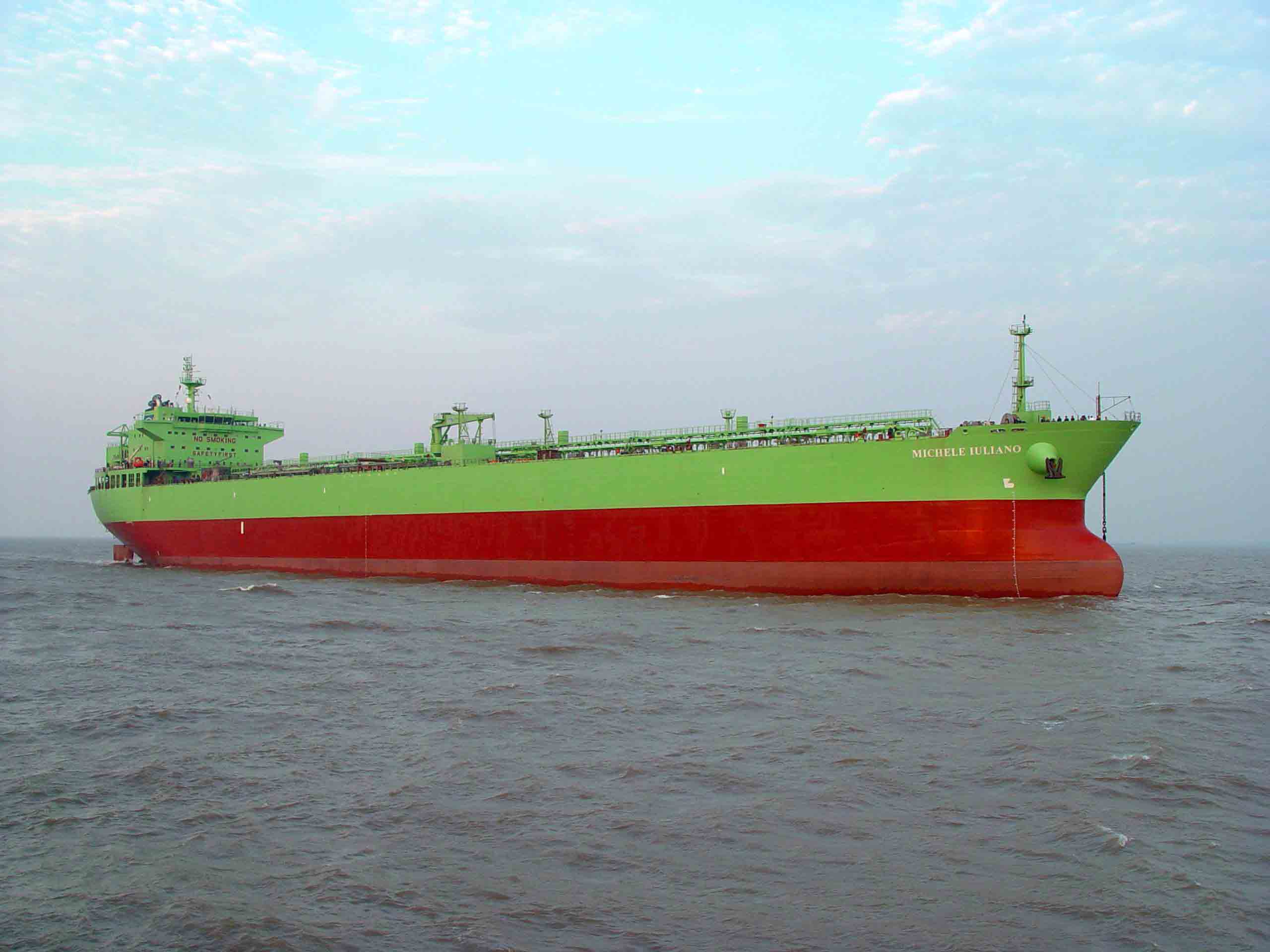 江苏新世纪造船73400吨油船
